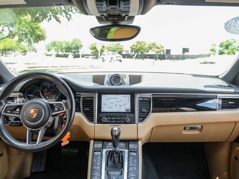 Used 2018 Porsche Macan image 16