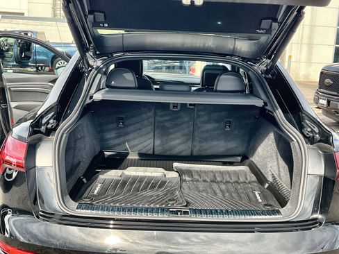 Used 2024 Audi Q8 e-tron Premium Plus image 25