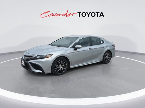 Used 2023 Toyota Camry SE FWD image 4