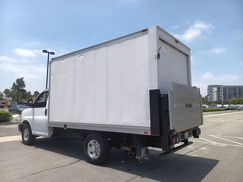 Used 2016 Chevrolet Express 3500 RWD image 6