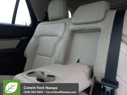 Used 2018 Ford Explorer Platinum image 26