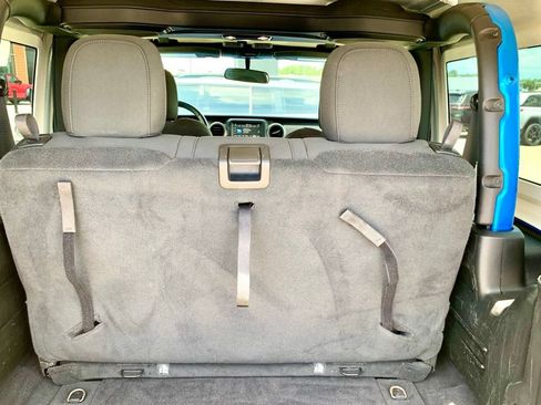 Used 2021 Jeep Wrangler Sport AWD/4WD image 17