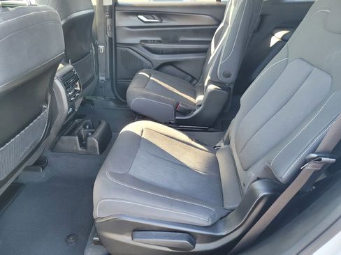 Used 2023 Jeep Grand Cherokee L Laredo image 11