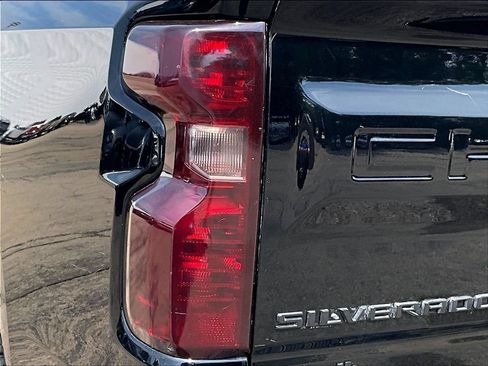 Used 2021 Chevrolet Silverado 1500 LT AWD/4WD image 26