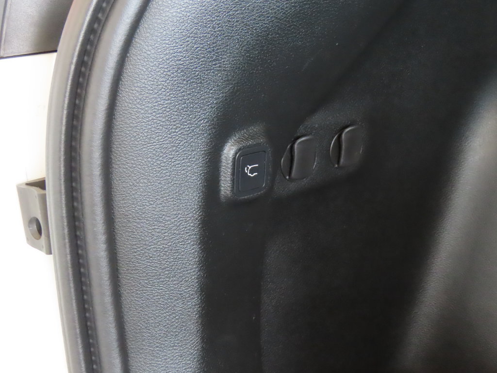 Used 2019 Jeep Cherokee Latitude Plus AWD/4WD image 29