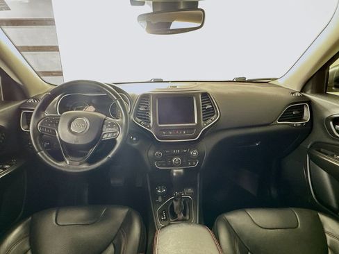 Used 2019 Jeep Cherokee Trailhawk AWD/4WD image 13