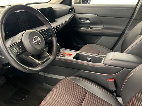 Used 2025 Nissan Kicks SR FWD image 16