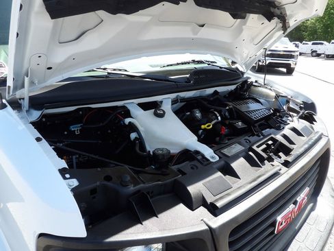 Used 2016 GMC Savana 3500 Extended image 27