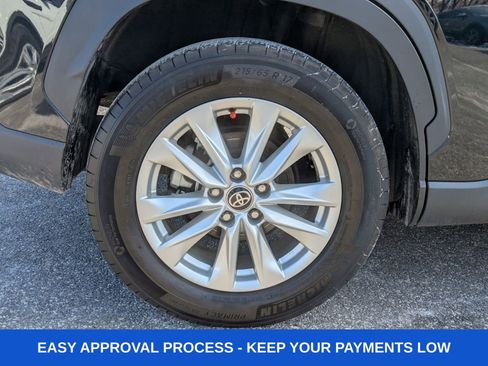 Used 2024 Toyota Corolla Cross LE image 12