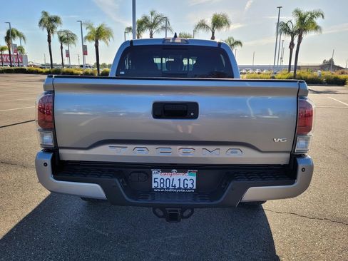 Used 2021 Toyota Tacoma TRD Off-Road w/ Technology Package AWD/4WD image 5