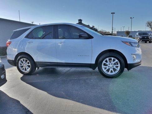 Used 2019 Chevrolet Equinox LS image 5