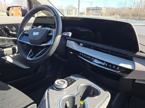 New 2026 Cadillac Optiq Luxury 2 image 7