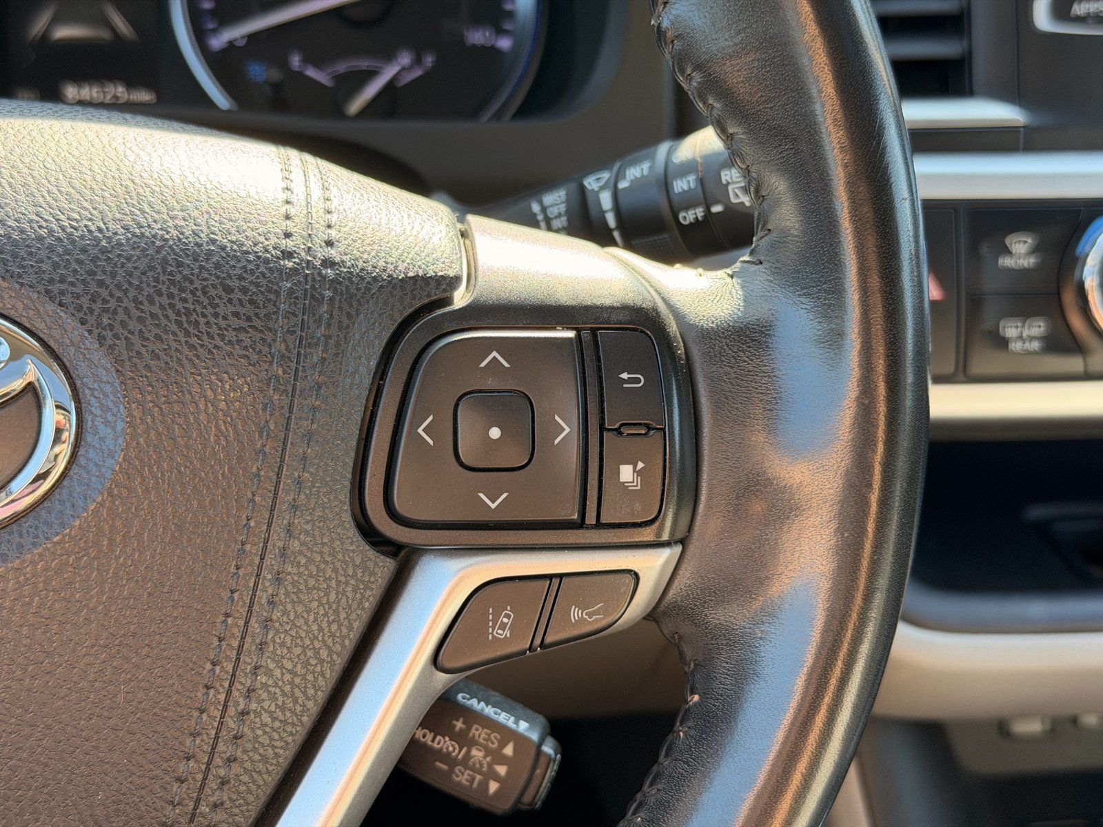 Used 2019 Toyota Highlander XLE FWD image 20