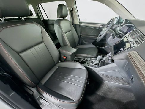 Used 2024 Volkswagen Tiguan Wolfsburg Edition image 31
