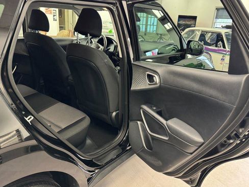 Used 2025 Kia Soul LX w/ LX Technology Package image 22