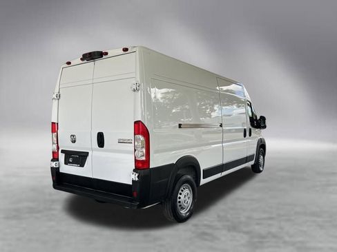Used 2025 RAM ProMaster 2500 w/ Convenience Group FWD image 3
