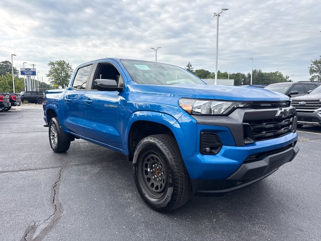 Used 2023 Chevrolet Colorado LT w/ LT Convenience Package II AWD/4WD image 4