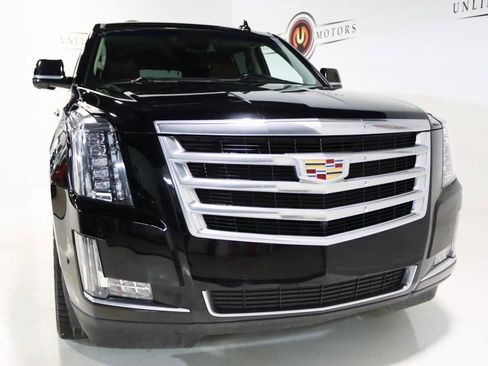 Used 2020 Cadillac Escalade Luxury image 24