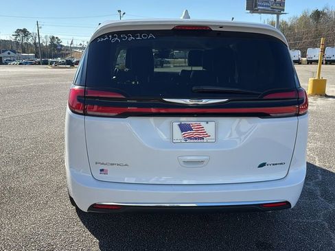 Used 2022 Chrysler Pacifica Touring-L image 7