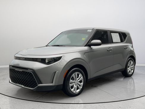 Used 2023 Kia Soul LX FWD image 5