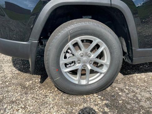 New 2026 Jeep Grand Cherokee Laredo X AWD/4WD image 5