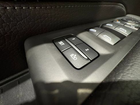 Used 2024 GMC Yukon Denali w/ Advanced Technology Package AWD/4WD image 39