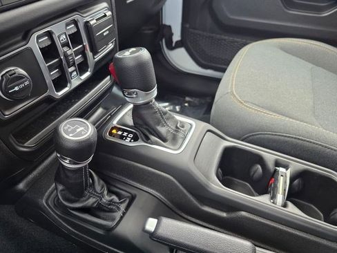 Certified 2025 Jeep Wrangler Unlimited Sahara AWD/4WD image 31