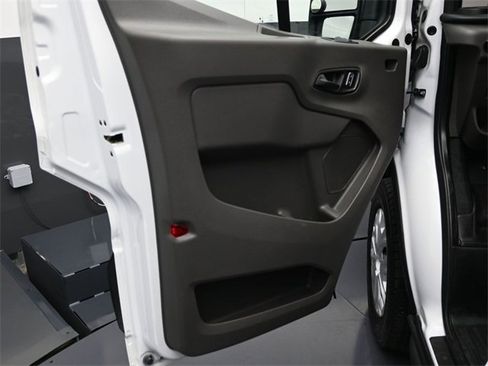 Used 2022 Ford E-Transit Low Roof image 3