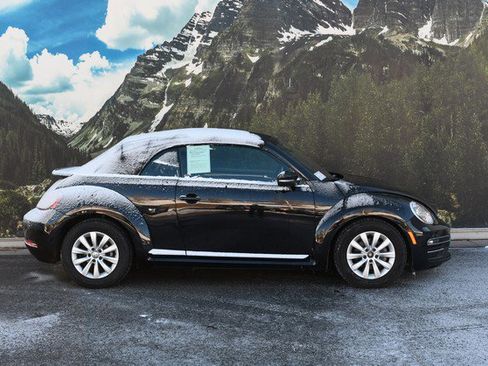 Used 2018 Volkswagen Beetle S image 2