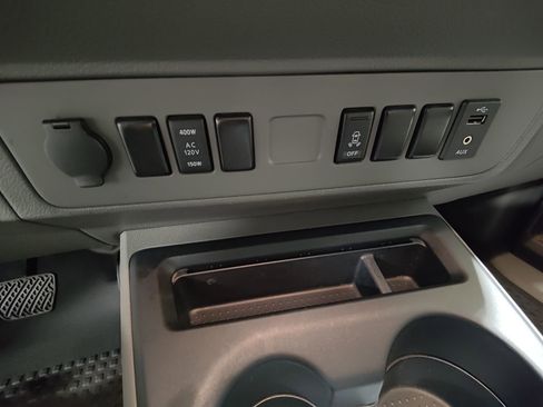 Used 2021 Nissan NV 2500 SV image 31