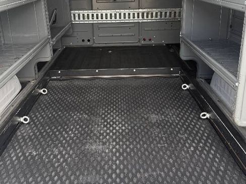 Used 2015 Chevrolet Express 2500 RWD image 30