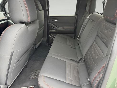 Used 2022 Nissan Frontier PRO-4X image 32