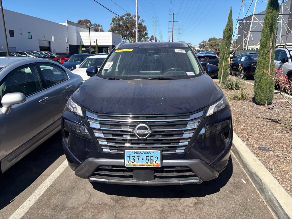 Used 2026 Nissan Rogue SL FWD image 2