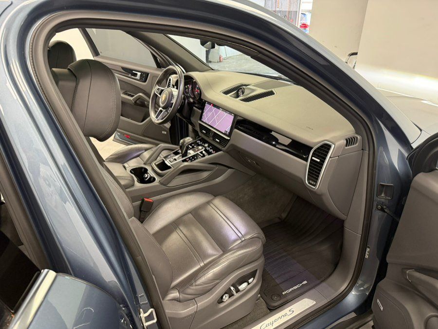 Used 2019 Porsche Cayenne S w/ Premium Plus Package AWD/4WD image 37