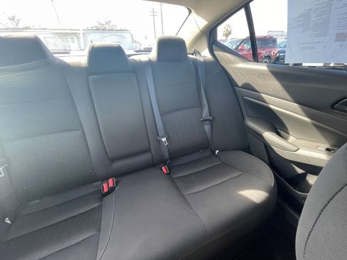 Used 2025 Nissan Altima 2.5 SV image 32