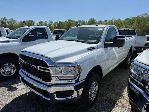 Used 2024 RAM 2500 Tradesman w/ Chrome Appearance Group AWD/4WD image 2