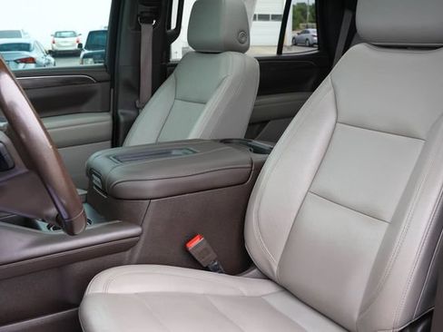 Used 2021 Chevrolet Tahoe Z71 w/ Luxury Package AWD/4WD image 10