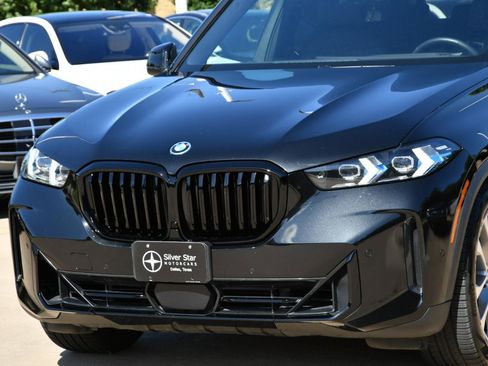 Used 2025 BMW X5 xDrive50e AWD/4WD image 3