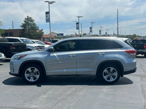 Used 2017 Toyota Highlander Limited AWD/4WD image 8