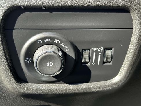 Used 2024 Jeep Grand Cherokee Limited image 22