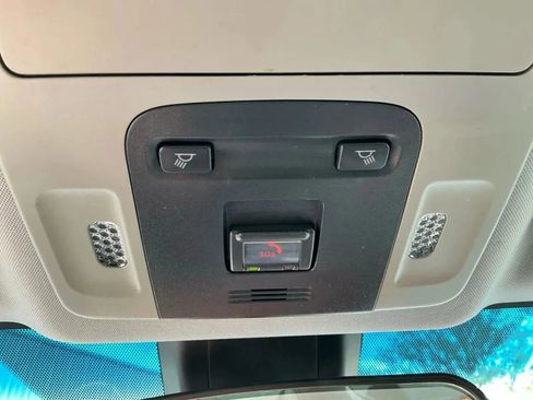 Used 2020 Toyota Camry LE w/ Carpet Mat Package image 32