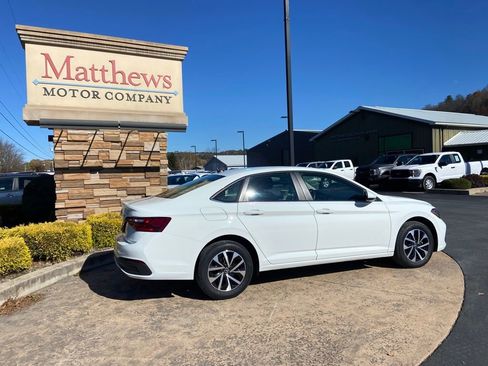 Used 2024 Volkswagen Jetta S image 5