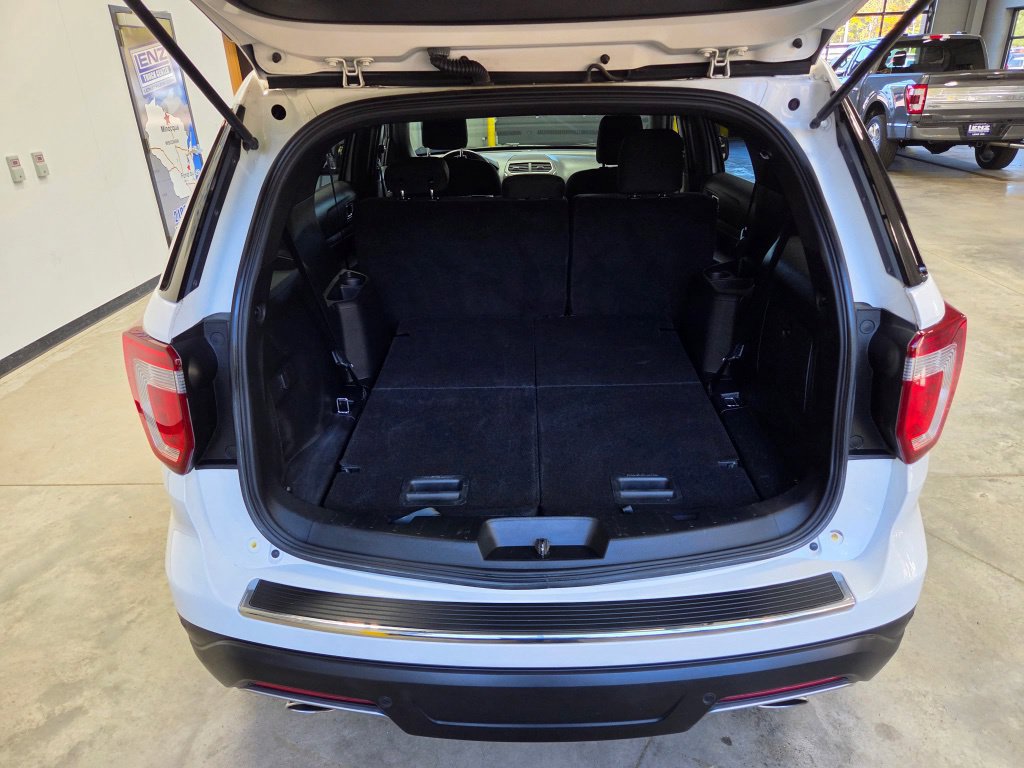 Used 2018 Ford Explorer XLT w/ XLT Technology Feature Bundle AWD/4WD image 9