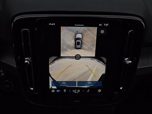 Used 2024 Volvo XC40 B5 Plus w/ Climate Package image 14