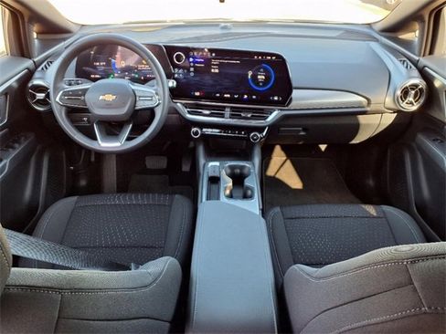 Used 2025 Chevrolet Equinox EV LT image 8