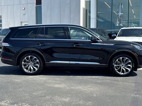 New 2025 Lincoln Aviator Reserve image 2