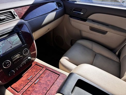 Used 2013 Chevrolet Tahoe LTZ image 20