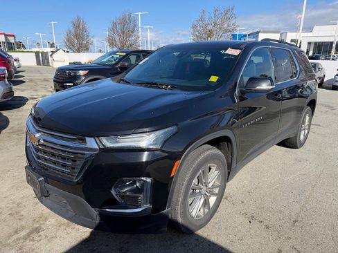 Used 2023 Chevrolet Traverse LT image 1