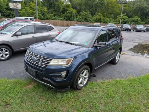 Used 2016 Ford Explorer XLT w/ Equipment Group 202A AWD/4WD image 1
