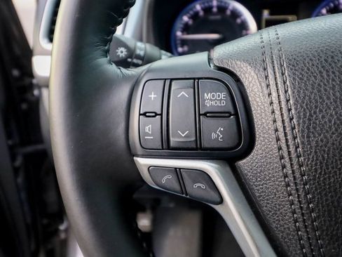 Used 2017 Toyota Highlander Limited image 56